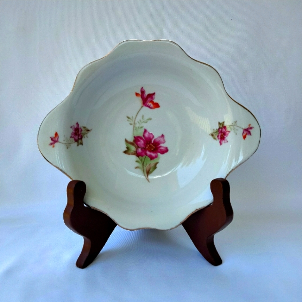 Beautiful antique flower print dish